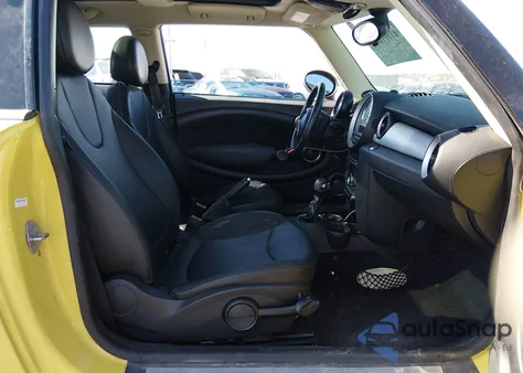 2011 Mini Cooper z USA, uszkodzony, nr VIN WMWSU3C56BT091182